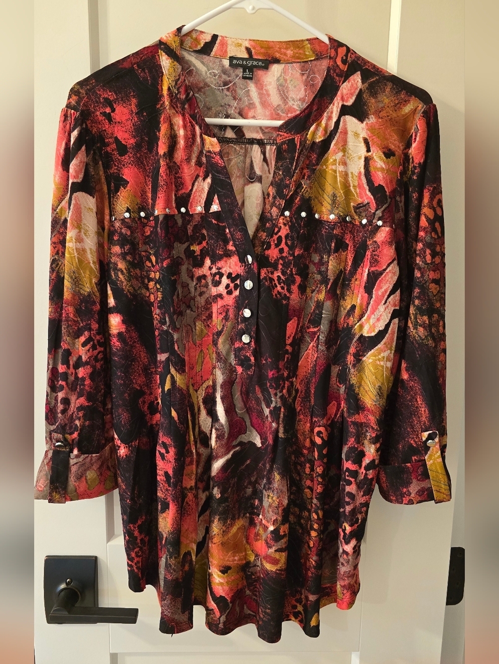 Ava & Grace Red Black & Gold Abstract Print Button-Front Blouse Size L NWOT